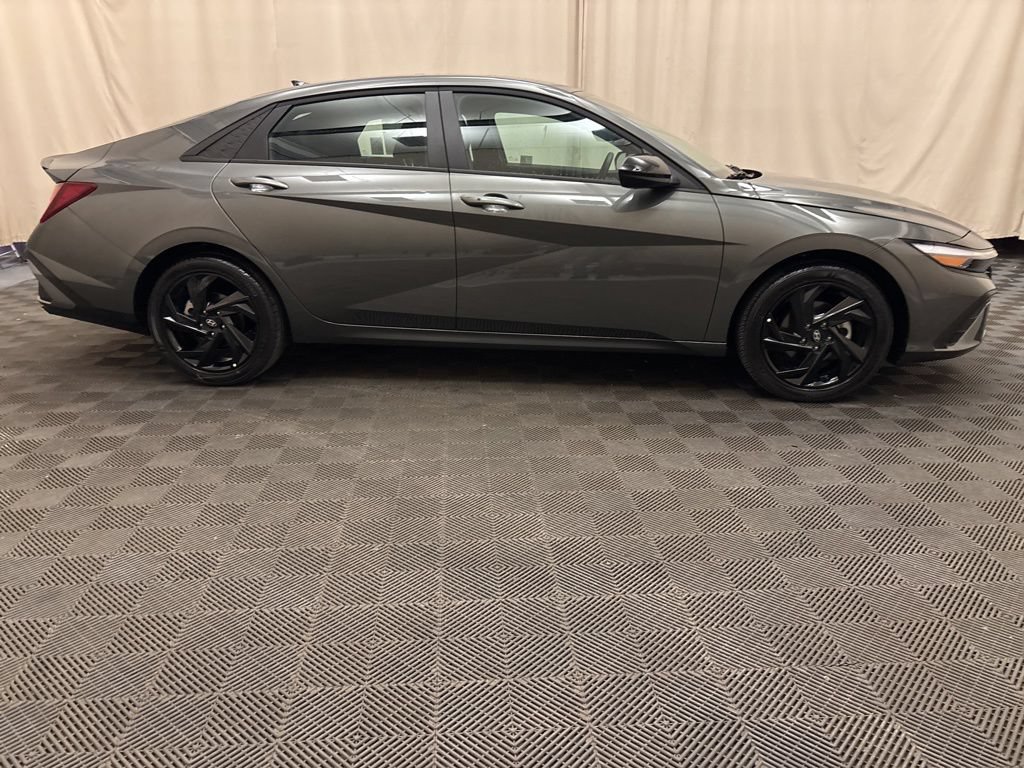 Certified 2026 Hyundai Elantra Sport FWD image 4