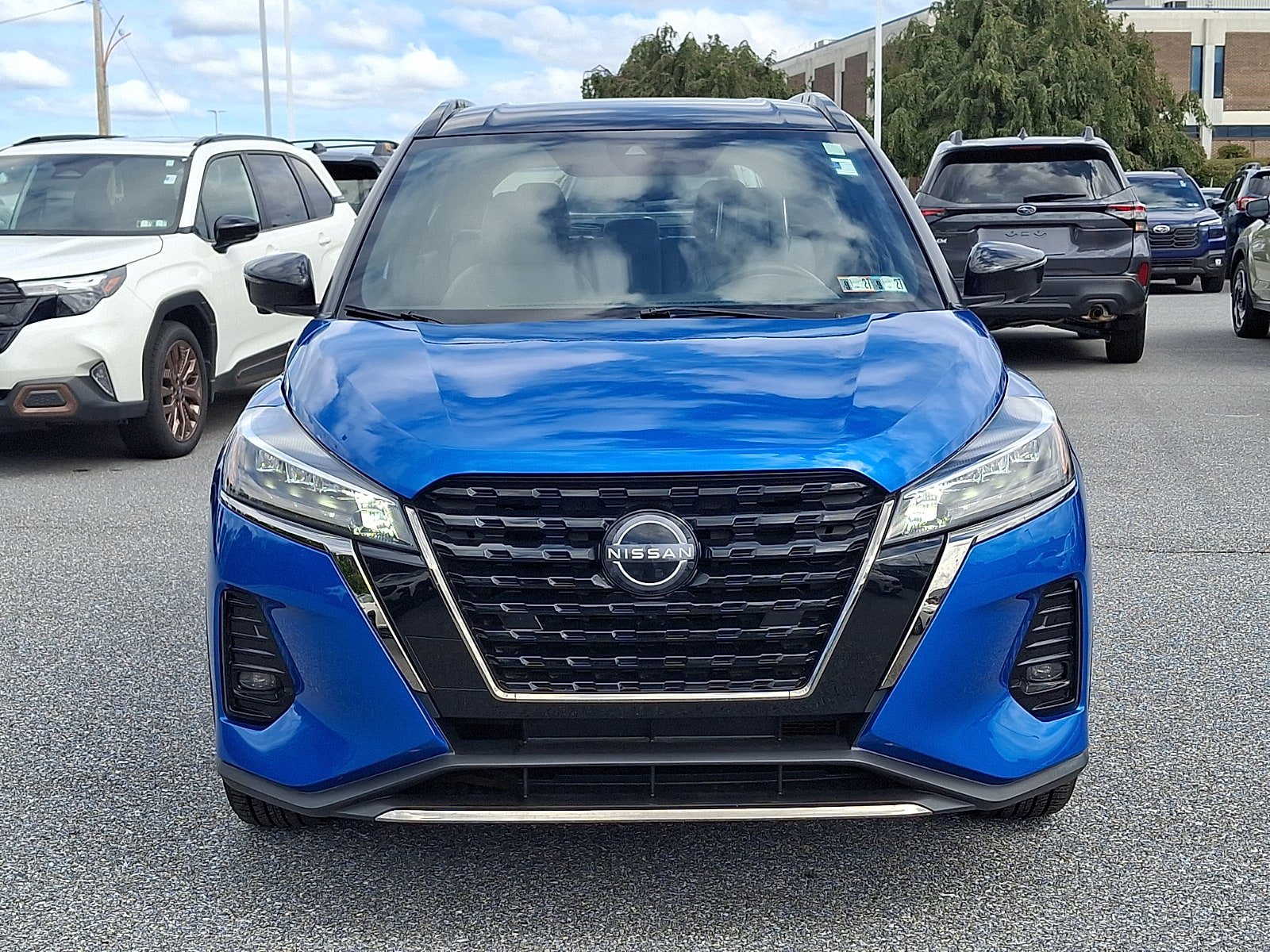 Used 2023 Nissan Kicks SR w/ SR Premium Package FWD image 2