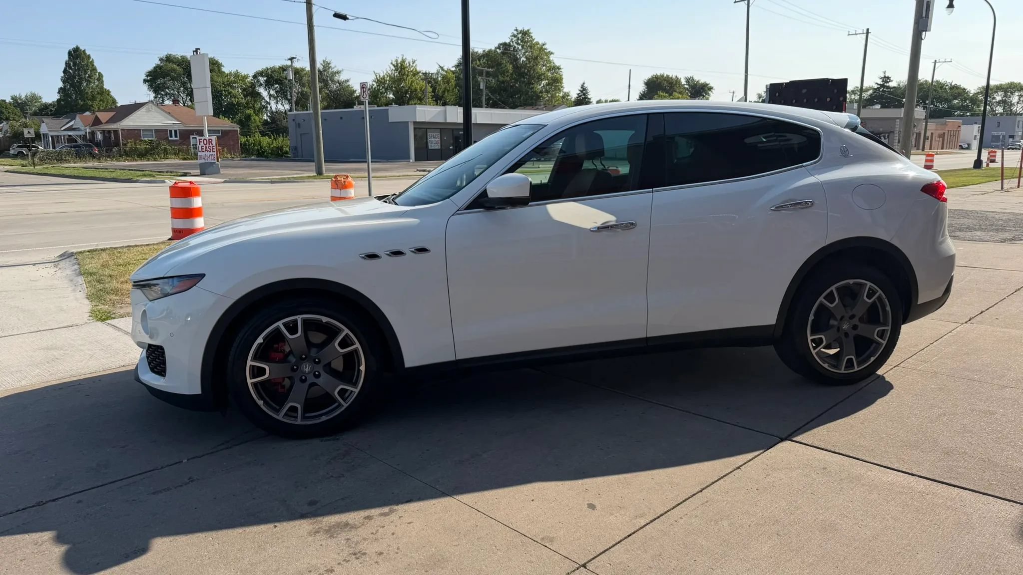 Used 2017 Maserati Levante AWD/4WD image 6