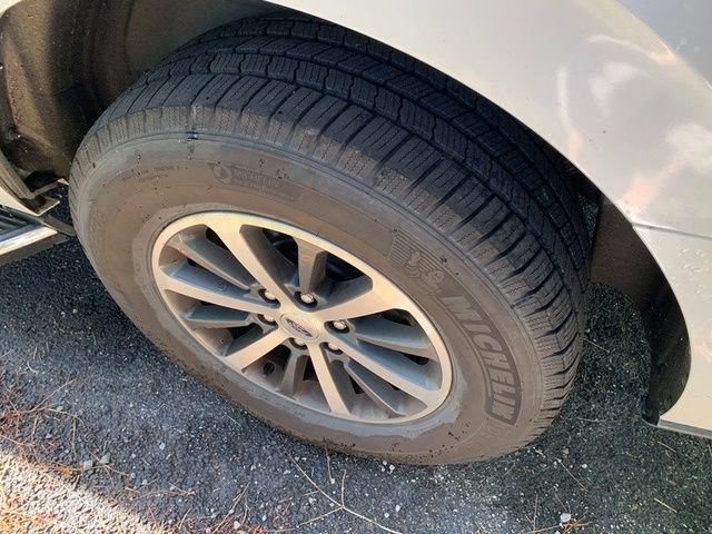 Used 2019 Ford Expedition XLT w/ Equipment Group 202A AWD/4WD image 5