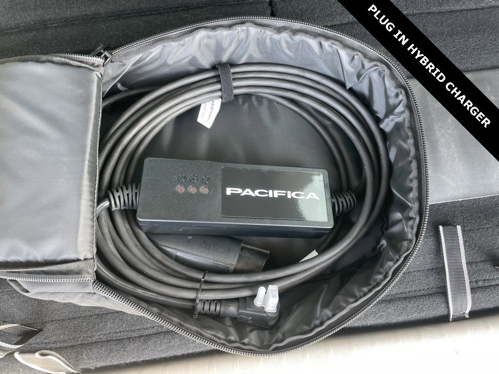 Used 2024 Chrysler Pacifica Select image 35