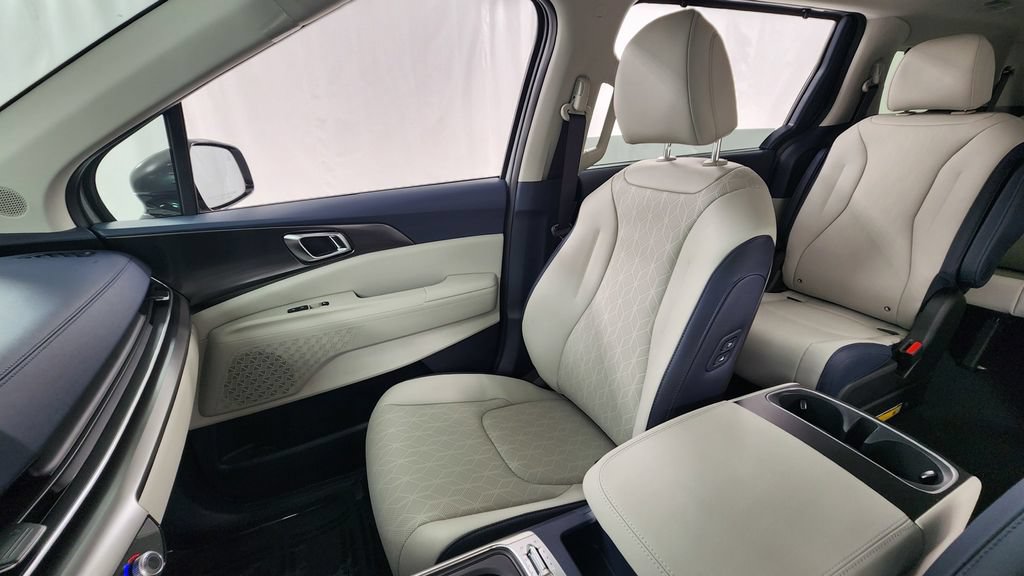 New 2027 Kia Carnival SX w/ Dark Edition Package FWD image 13
