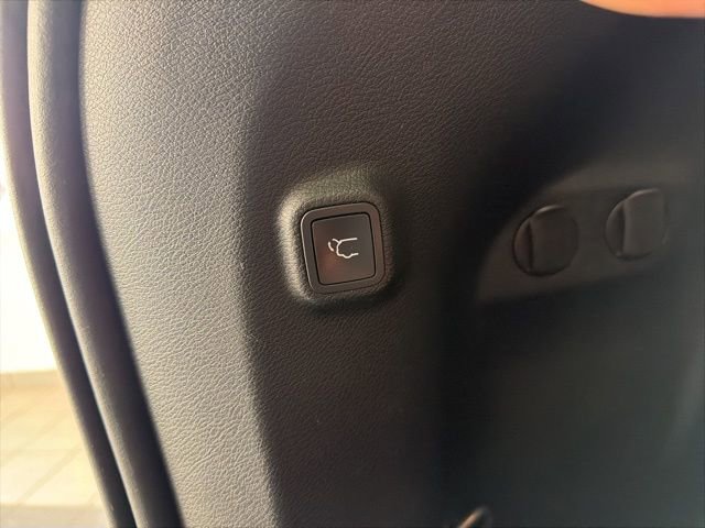 Used 2020 Jeep Cherokee Limited image 9