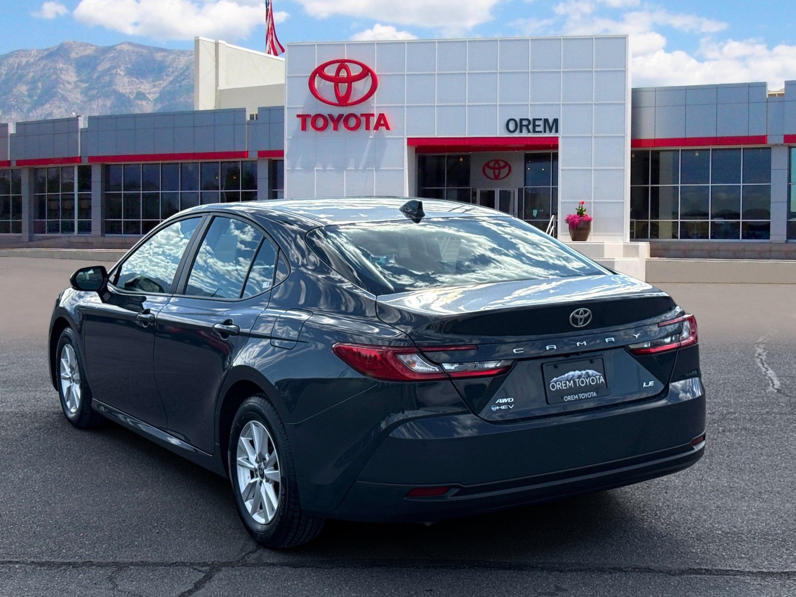 Used 2025 Toyota Camry XLE AWD/4WD image 5