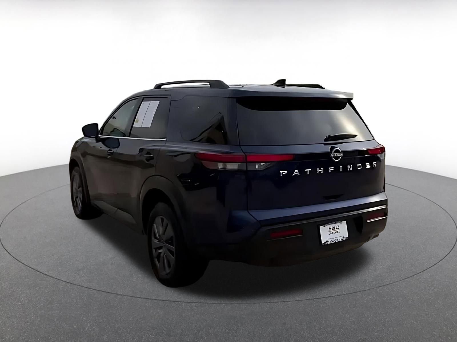 Used 2025 Nissan Pathfinder SV image 11