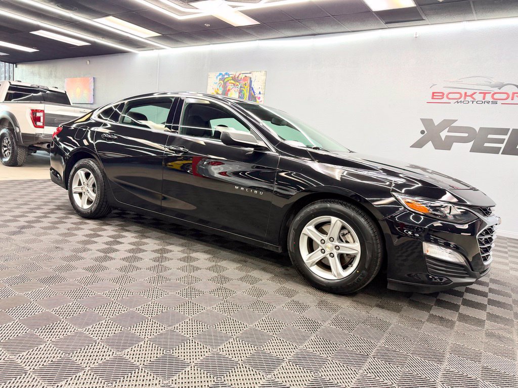 Used 2022 Chevrolet Malibu LS w/ LPO, Convenience Package 2 FWD image 2