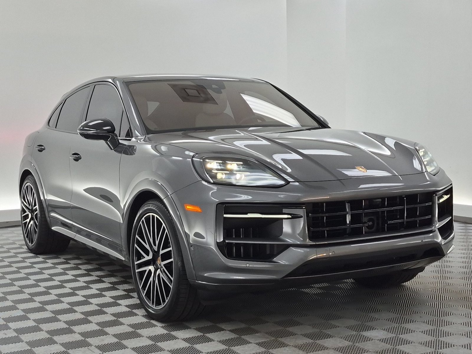 Used 2025 Porsche Cayenne GTS AWD/4WD image 7