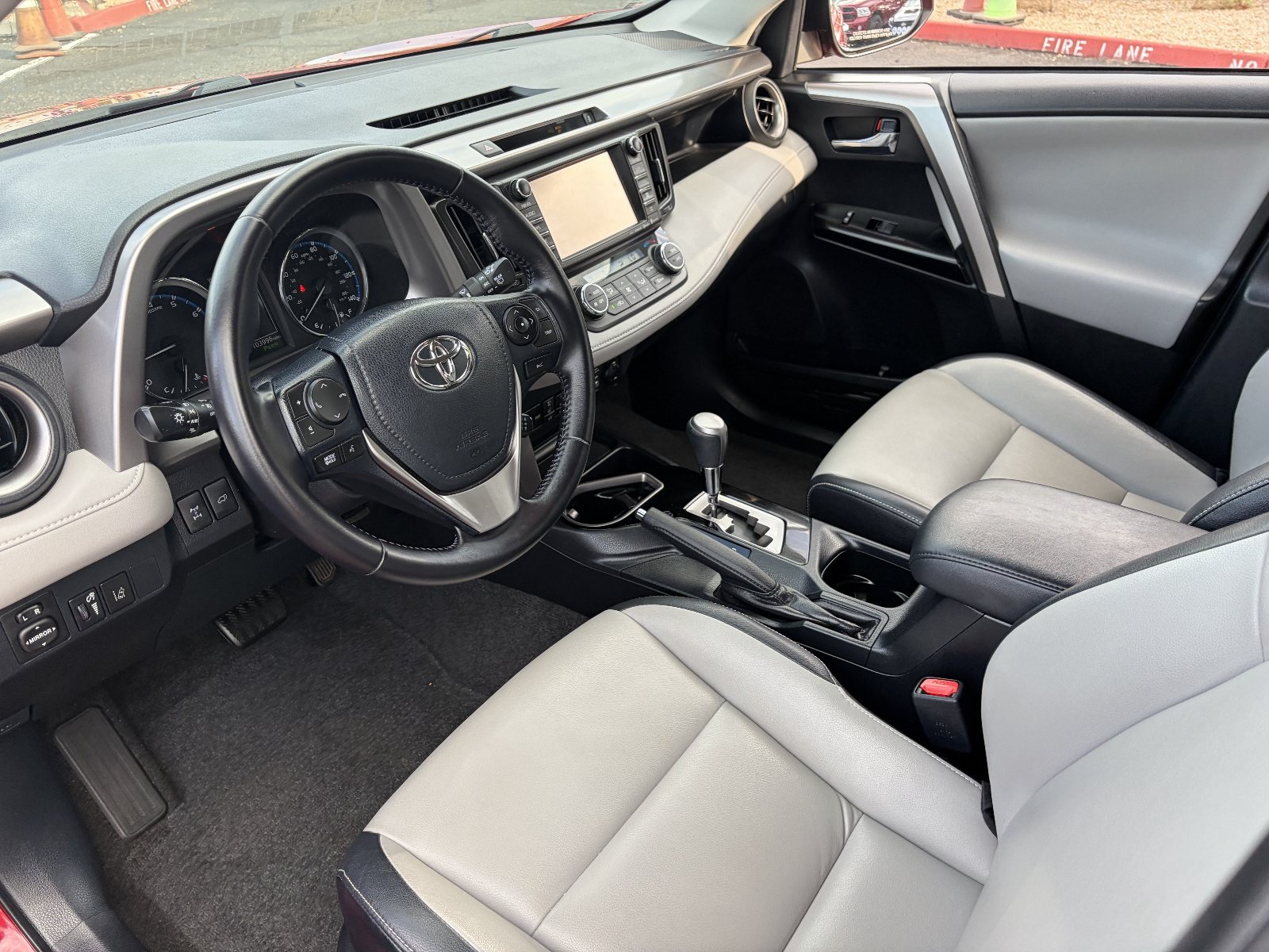Used 2016 Toyota RAV4 Limited AWD/4WD image 18