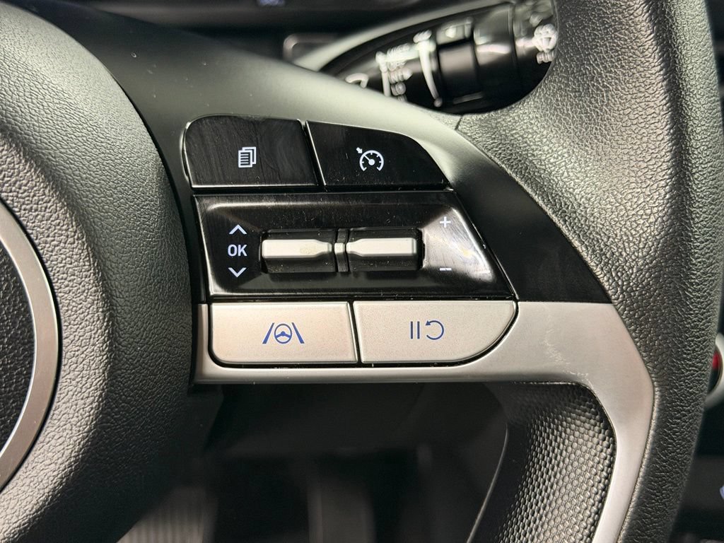 Used 2022 Hyundai Elantra Blue FWD image 26