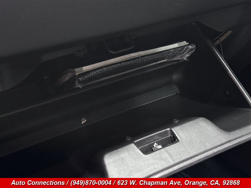 Used 2013 Dodge Challenger SXT RWD image 18