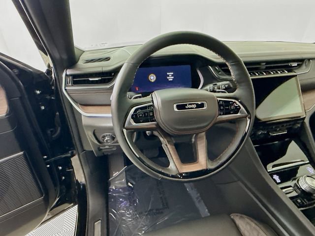 New 2025 Jeep Grand Cherokee Summit image 11