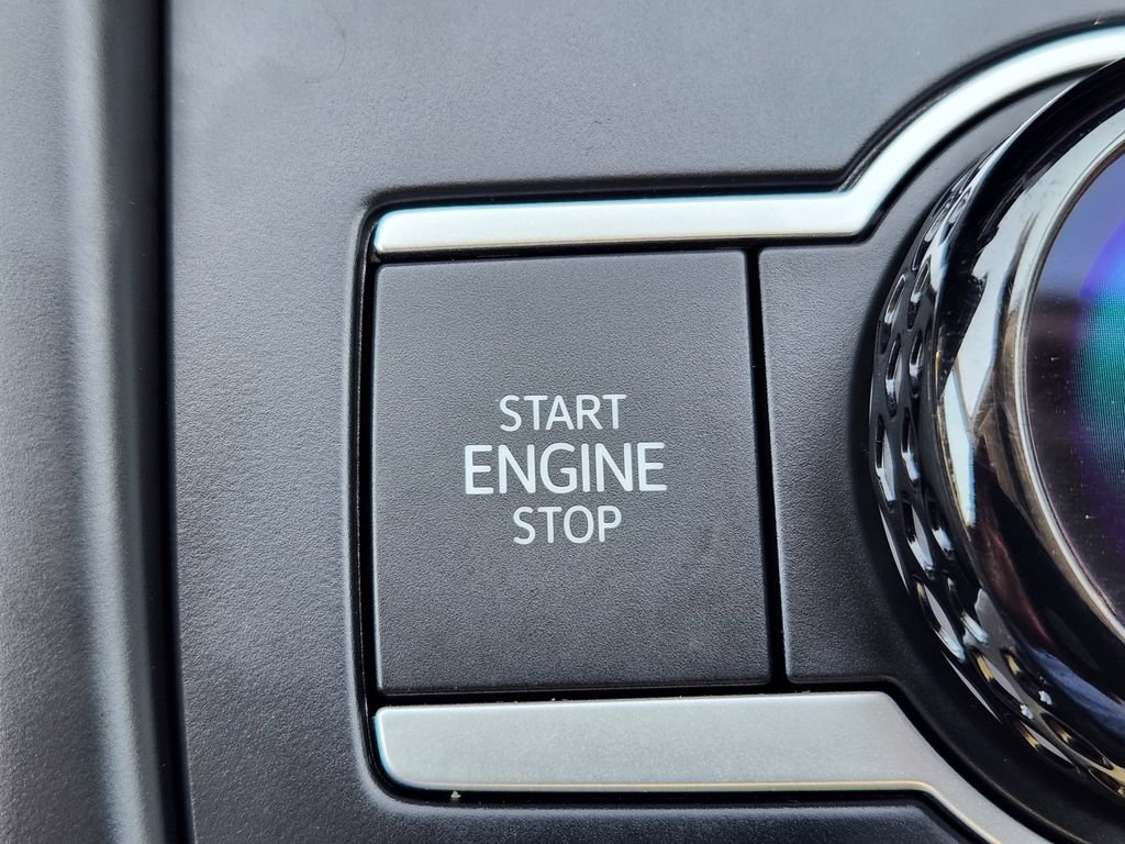 Used 2025 Volkswagen Tiguan SE AWD/4WD image 17
