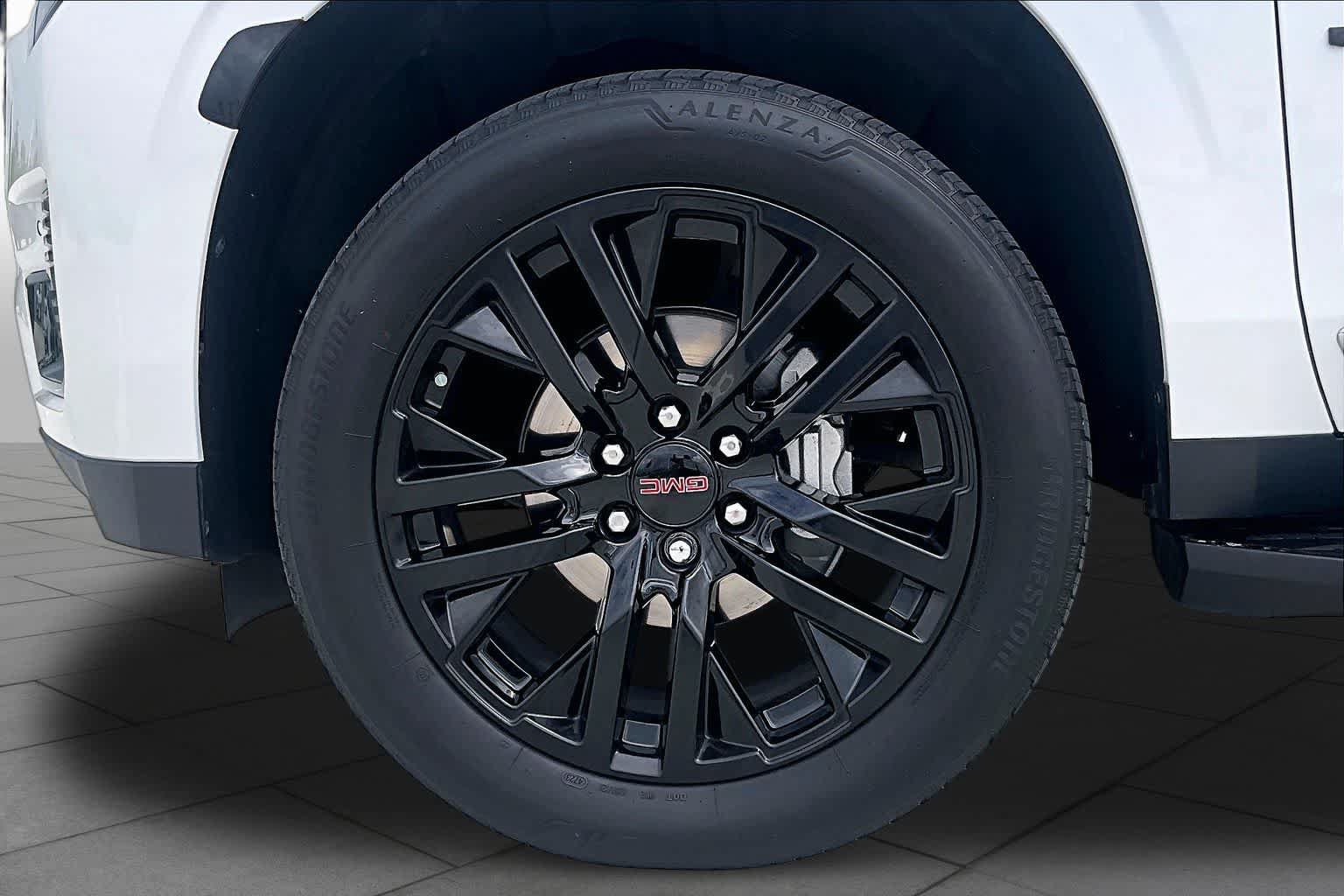 Used 2024 GMC Yukon SLT w/ SLT Luxury Package RWD image 11