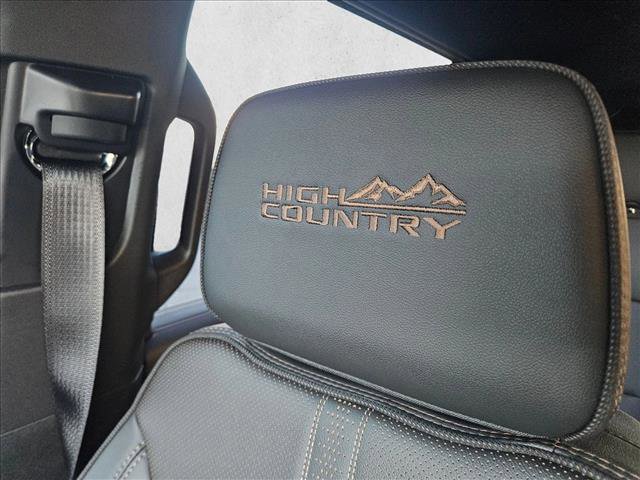 Certified 2025 Chevrolet Suburban High Country image 16