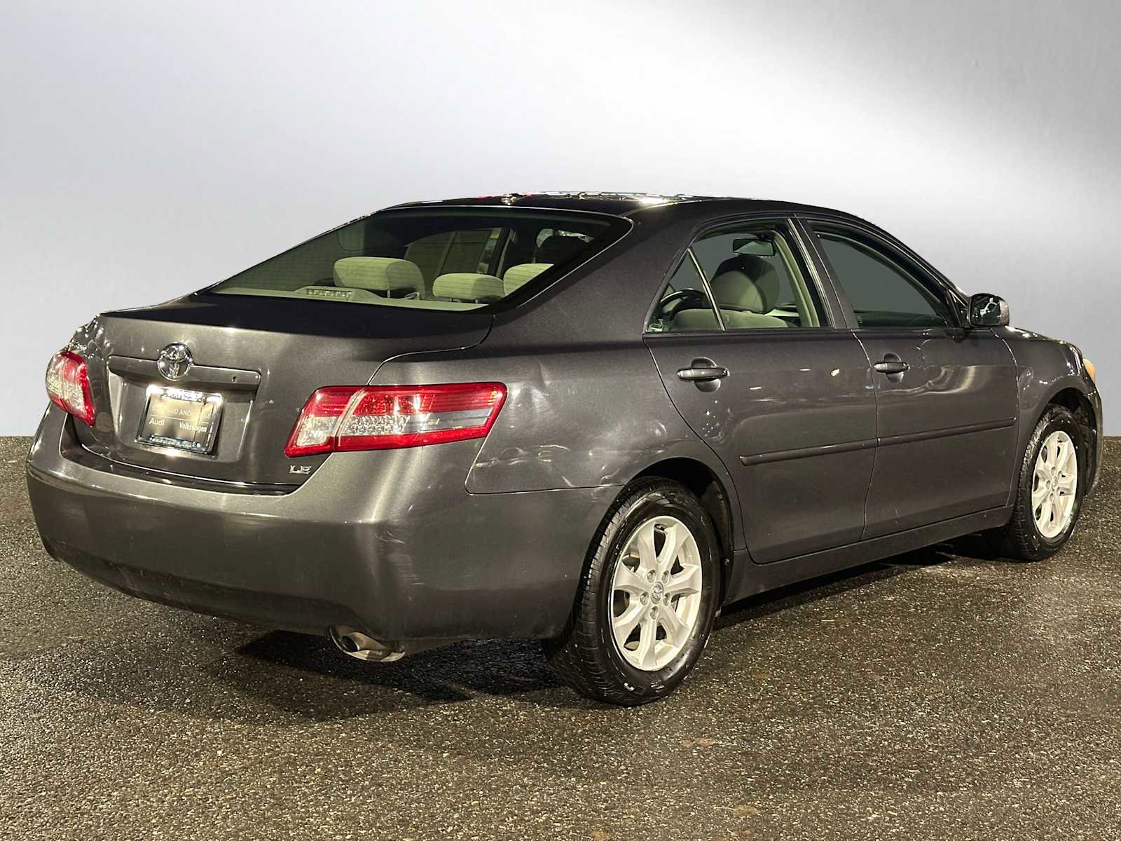 Used 2011 Toyota Camry LE image 3