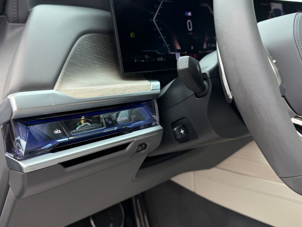 Used 2023 BMW 760i xDrive image 11