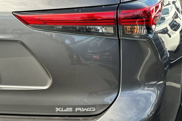 Certified 2022 Toyota Highlander XLE AWD/4WD image 34