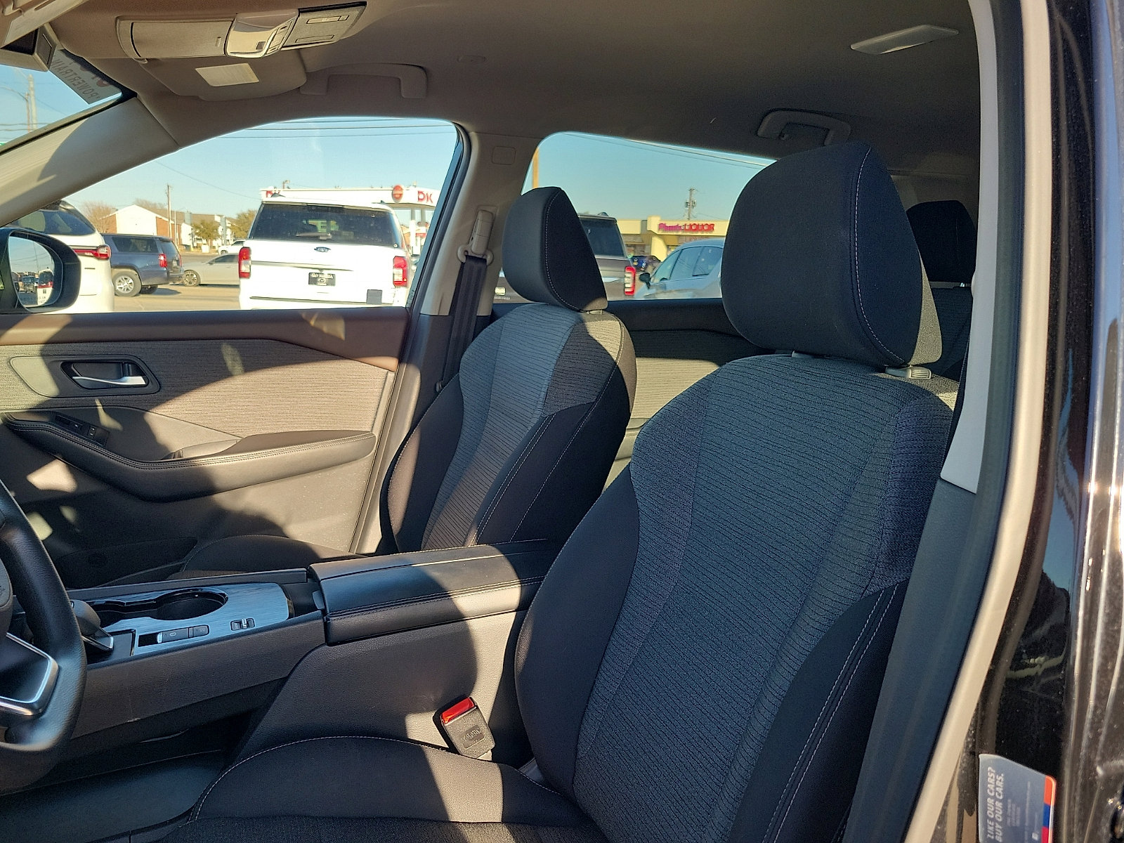 Used 2023 Nissan Rogue SV image 15