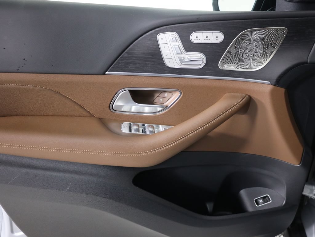 Used 2025 Mercedes-Benz GLS 450 4MATIC image 9