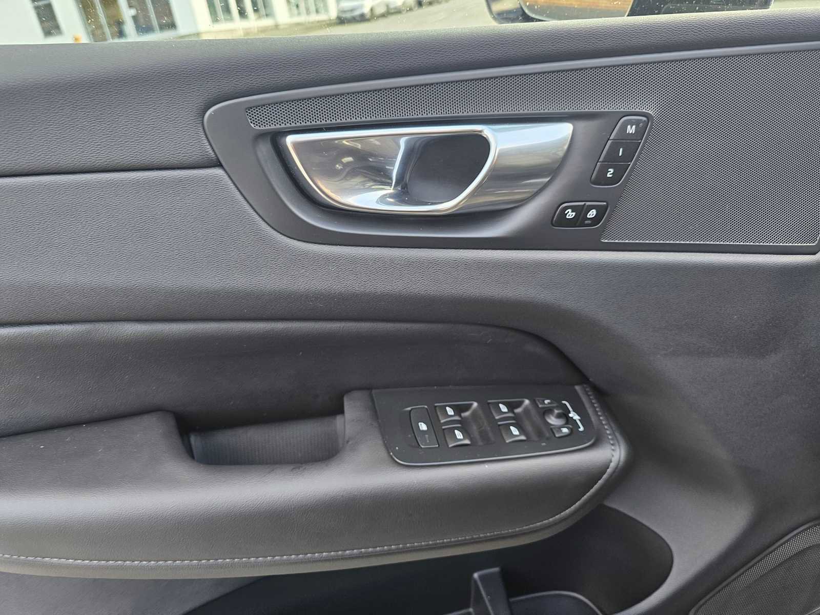 Used 2025 Volvo XC60 B5 Core w/ Protection Package Premier image 26