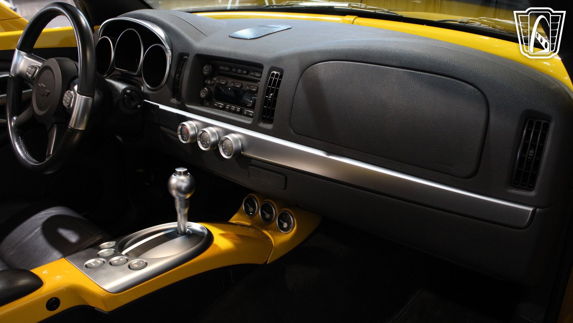 Used 2003 Chevrolet SSR w/ Preferred Equipment Group RWD image 36