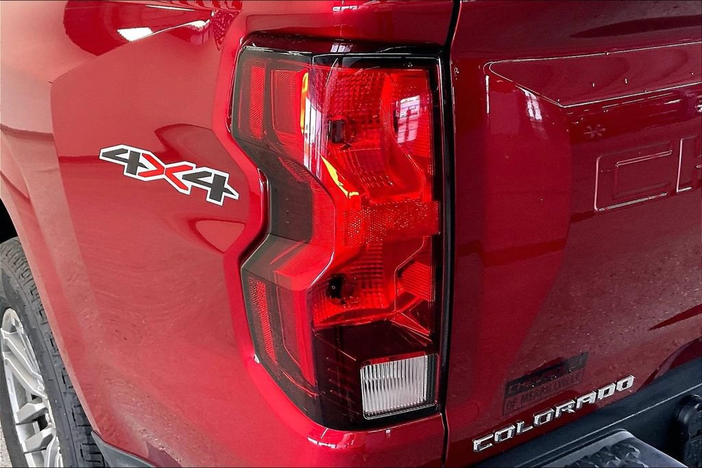 Used 2024 Chevrolet Colorado LT w/ LT Convenience Package II AWD/4WD image 23