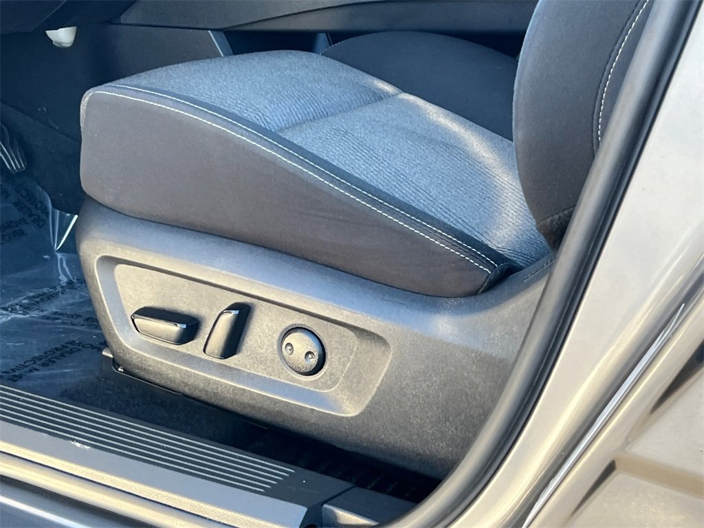 Used 2024 Nissan Rogue SV image 17