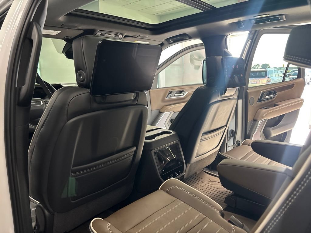 Used 2025 GMC Yukon Denali Ultimate w/ LPO, Floor Liner Package AWD/4WD image 35