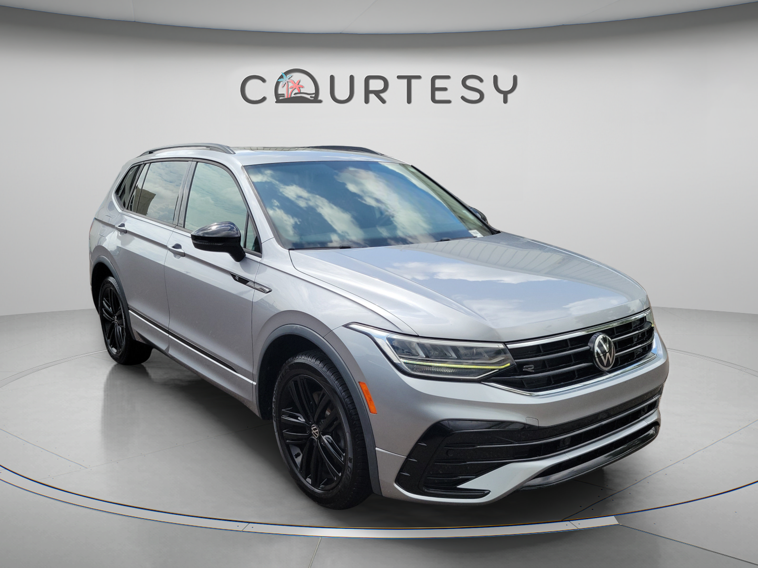 Used 2022 Volkswagen Tiguan SE R-Line FWD image 7