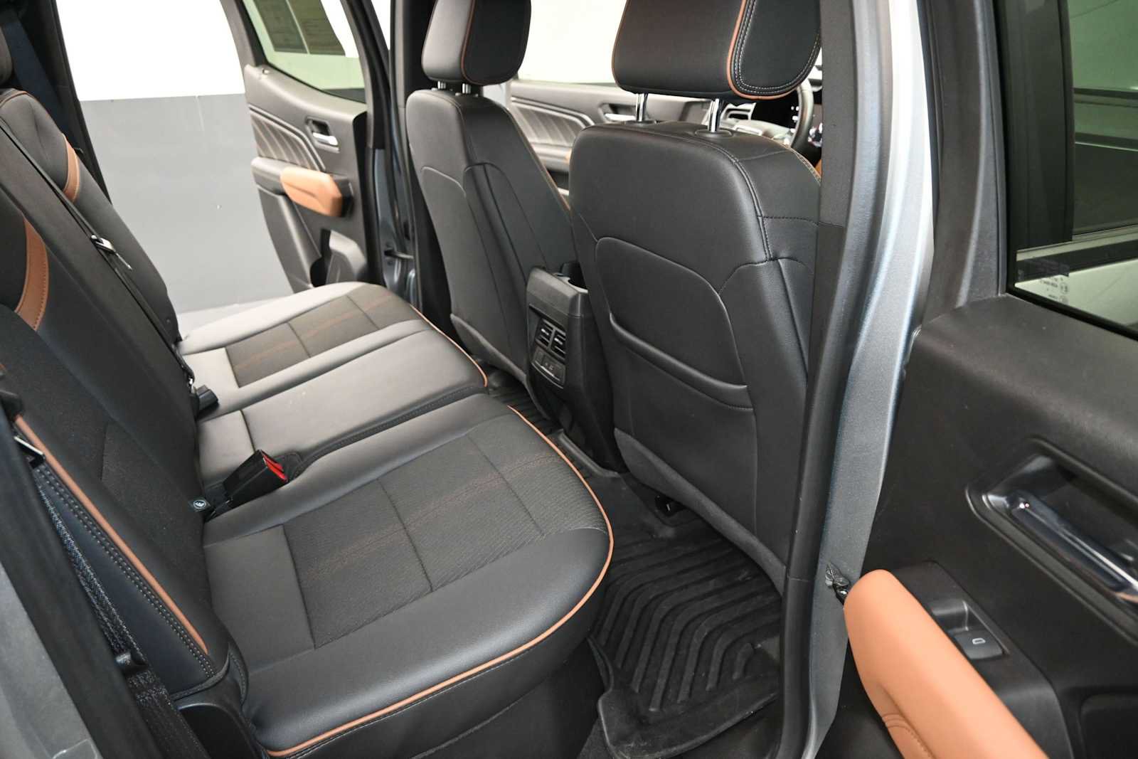Used 2024 GMC Canyon AT4 w/ Technology Package AWD/4WD image 26