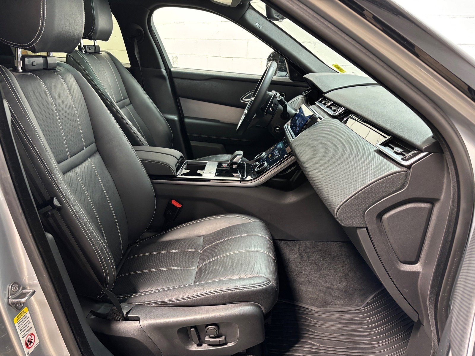 Used 2023 Land Rover Range Rover Velar R-Dynamic S AWD/4WD image 33