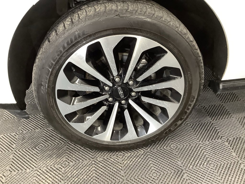 Used 2022 Lincoln Navigator Reserve image 2