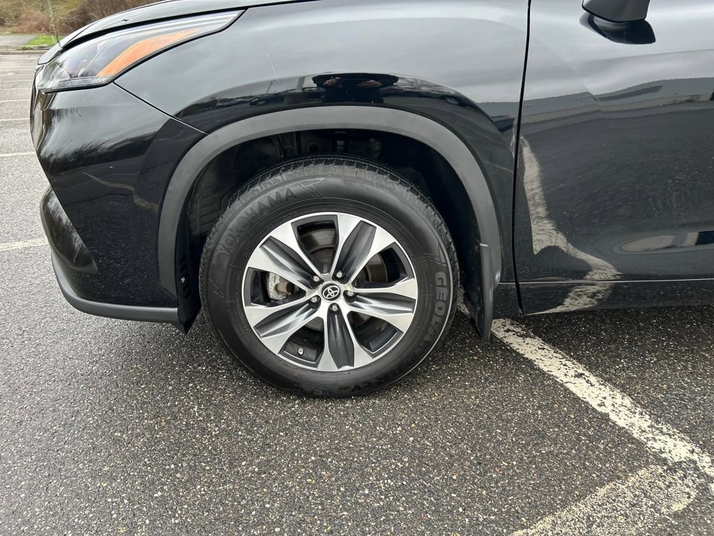 Used 2022 Toyota Highlander XLE image 29
