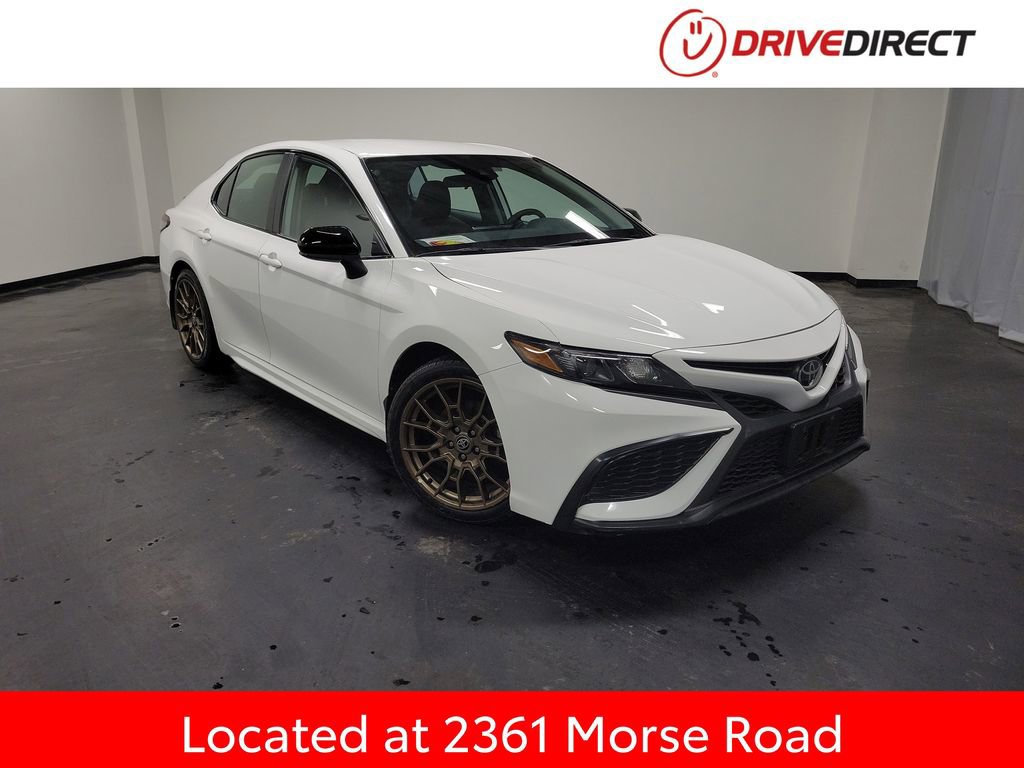 Used 2023 Toyota Camry SE image 1