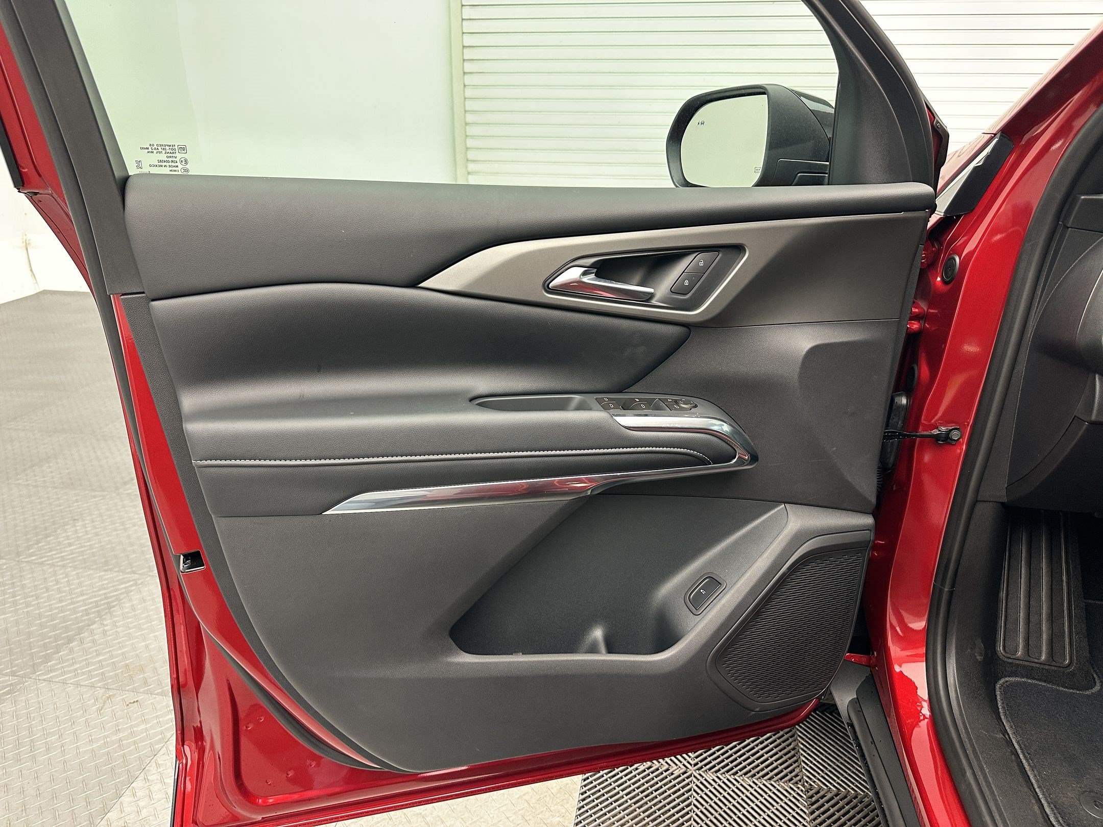 New 2027 Chevrolet Traverse LT w/ LPO, Floor Liner Package AWD/4WD image 14