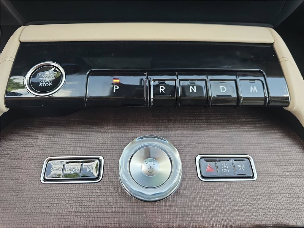 New 2027 Lincoln Navigator Premiere RWD image 18