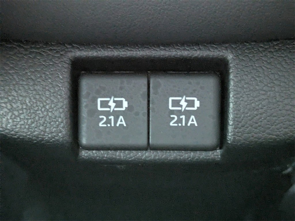 Used 2021 Toyota Prius XLE image 5