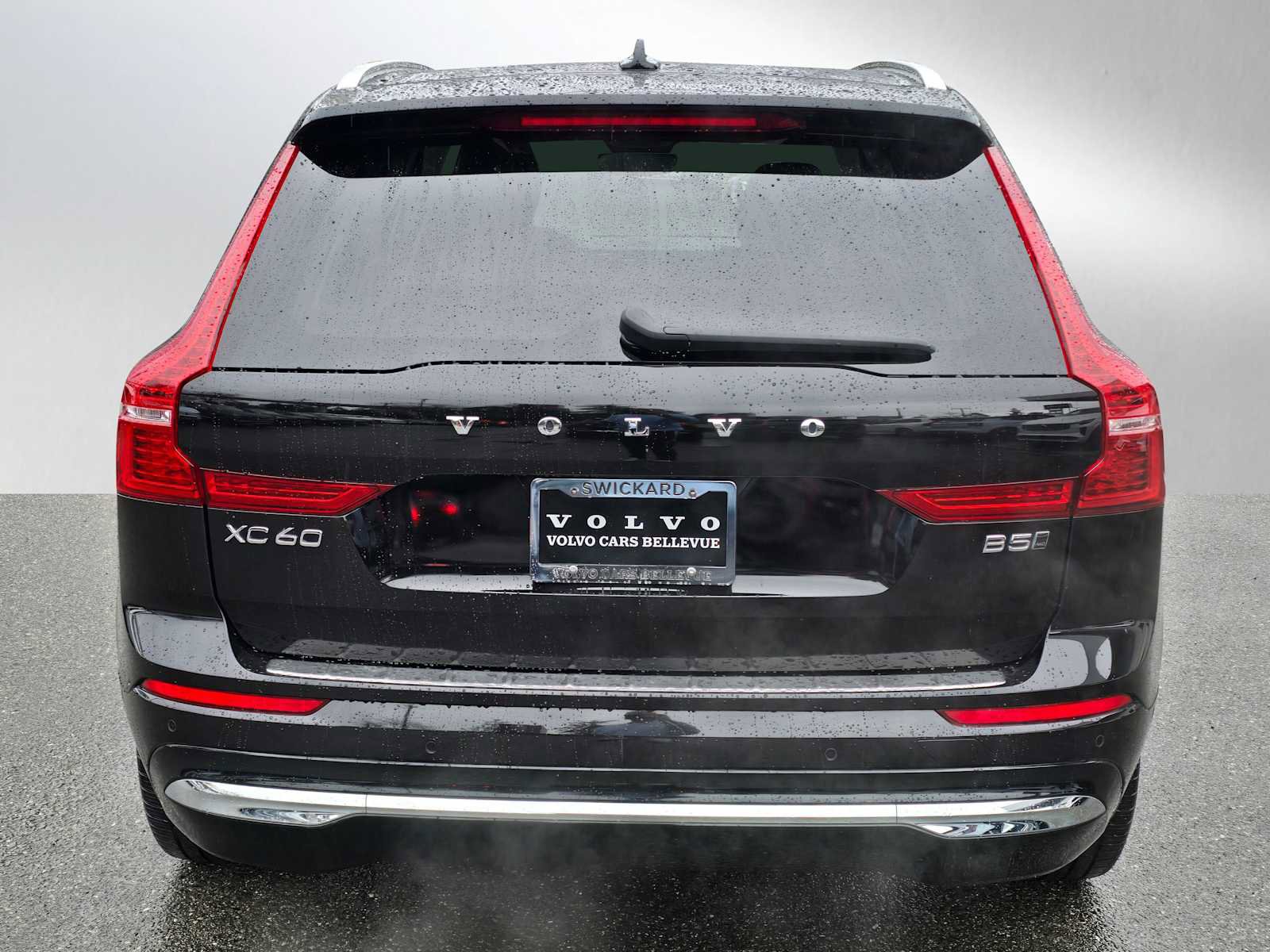 Certified 2023 Volvo XC60 B5 Ultimate w/ Climate Package image 5