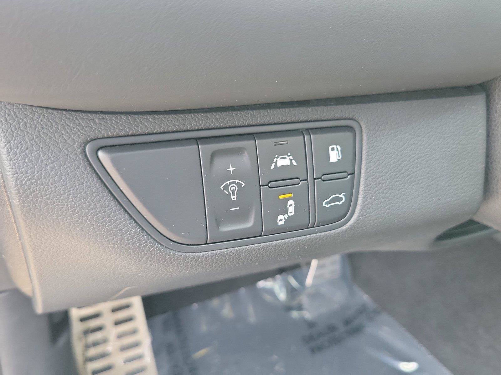Used 2020 Genesis G70 3.3T RWD image 24