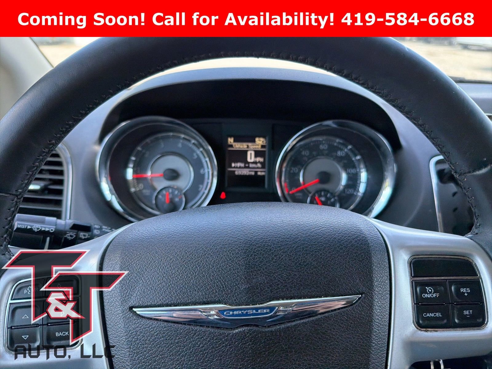 Used 2015 Chrysler Town & Country Touring image 13