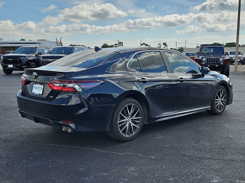 Used 2022 Toyota Camry SE w/ Convenience Package FWD image 17