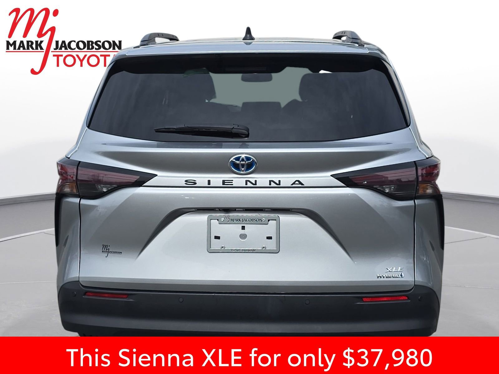 Used 2024 Toyota Sienna XLE image 11