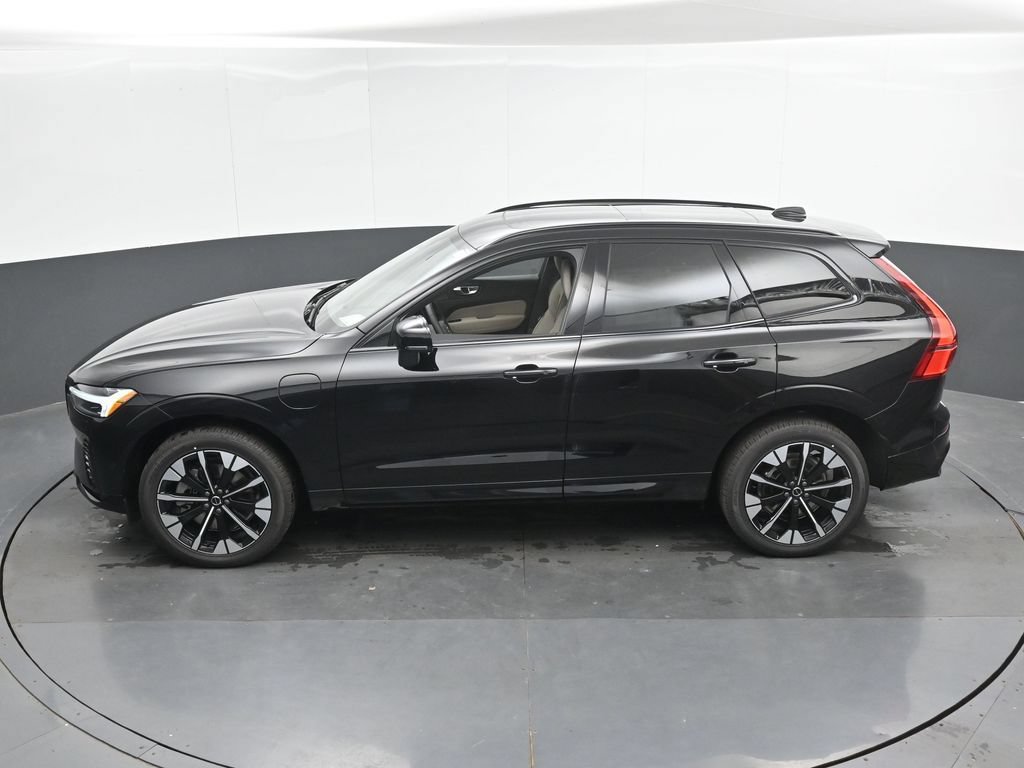 New 2026 Volvo XC60 T8 Plus w/ Protection Package Premier AWD/4WD image 32