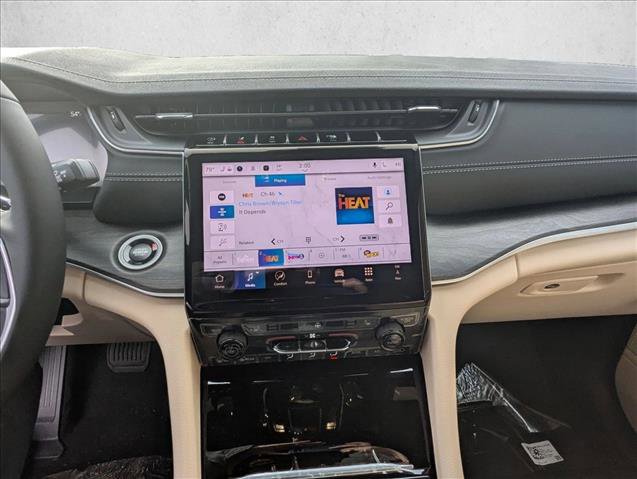 New 2025 Jeep Grand Cherokee L Limited image 12