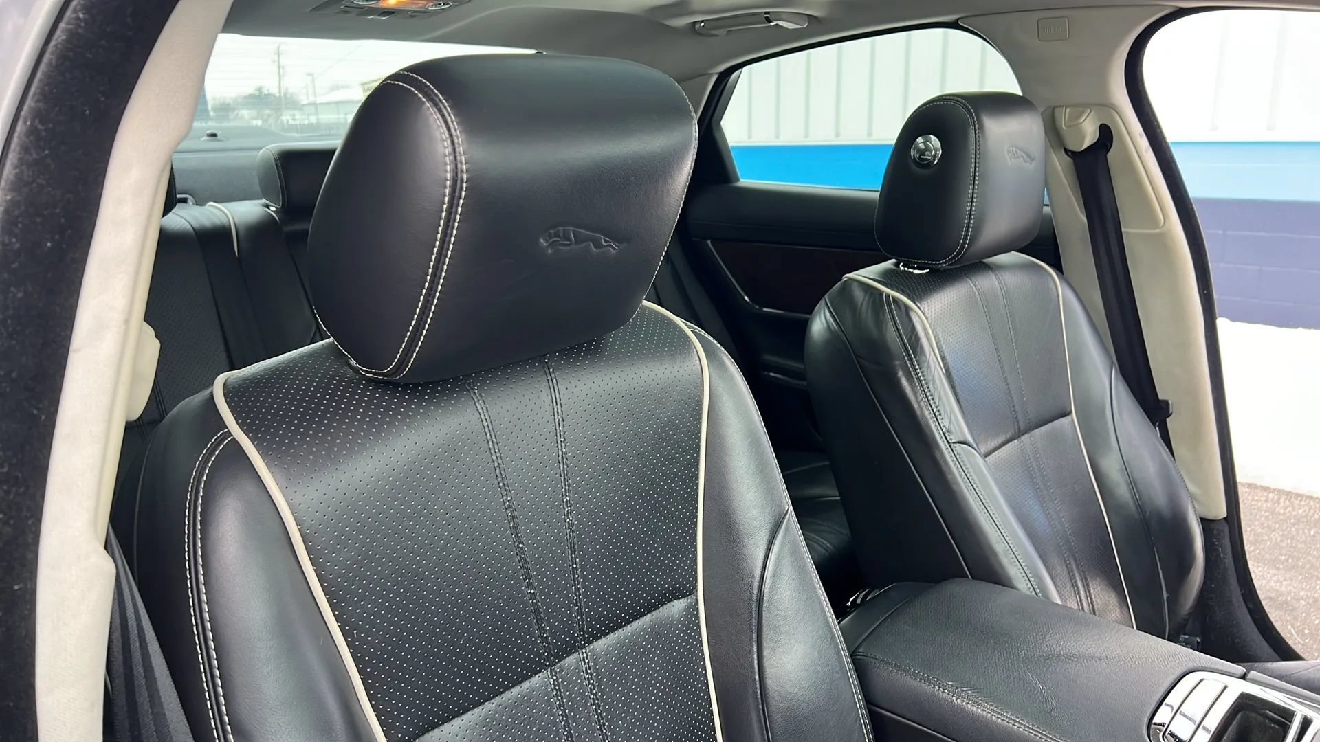 Used 2016 Jaguar XJ Supercharged RWD image 23