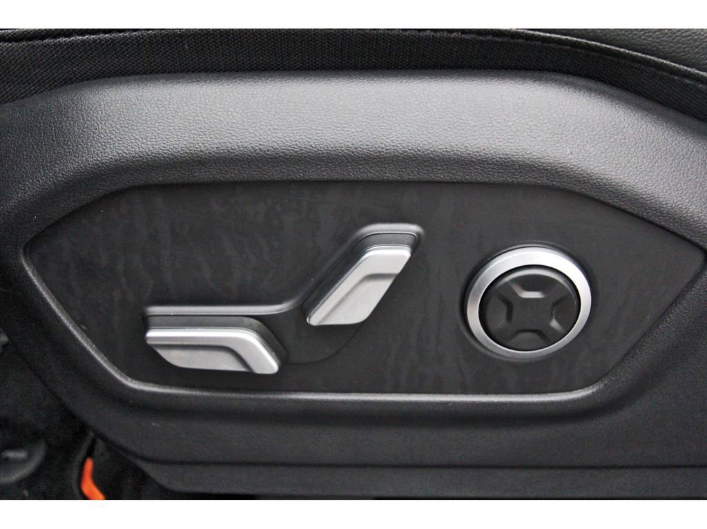 Certified 2025 Hyundai Santa Fe Limited AWD/4WD image 32