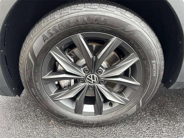 Used 2024 Volkswagen Tiguan SE image 9