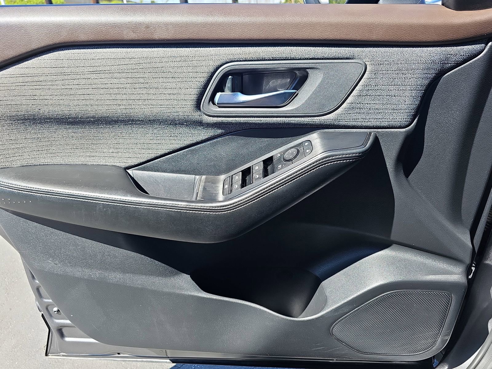 Used 2023 Nissan Rogue SV image 27