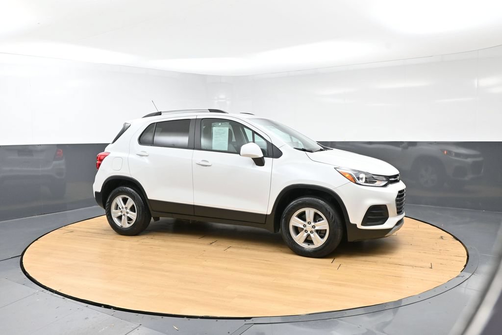 Used 2022 Chevrolet Trax LT w/ LT Convenience Package AWD/4WD image 6