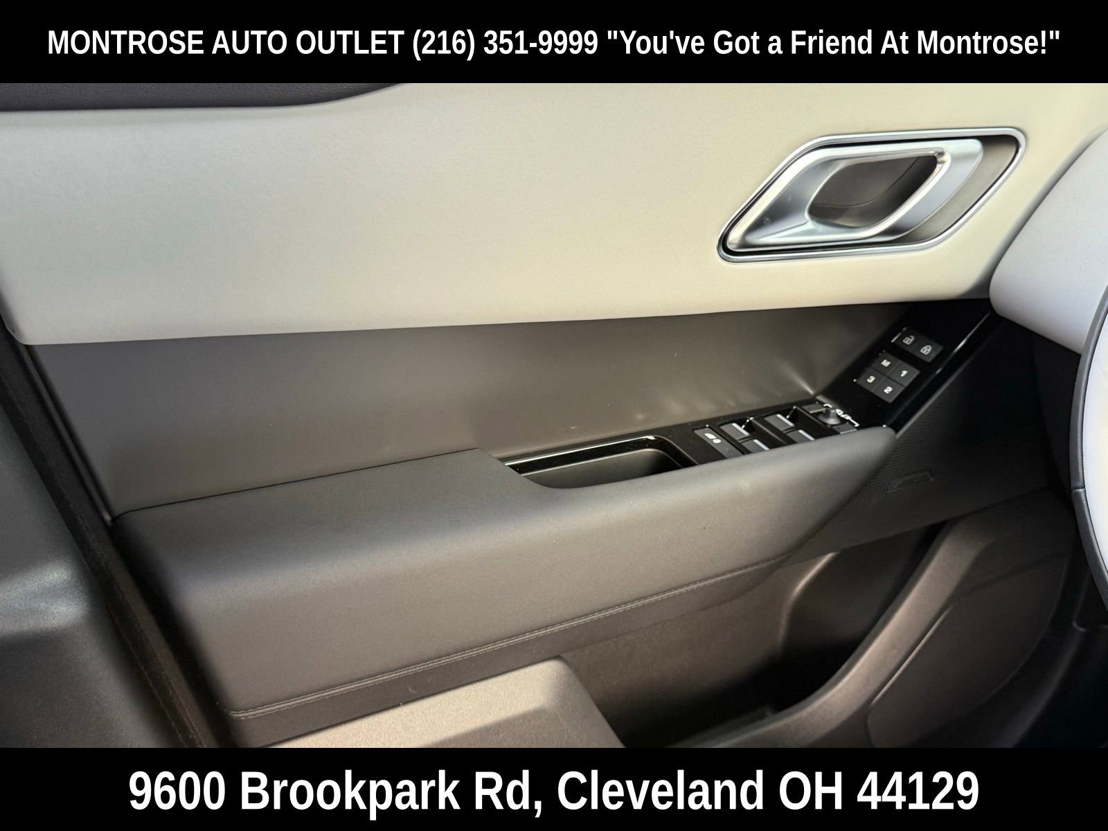 New 2026 Land Rover Range Rover Velar Dynamic SE image 32